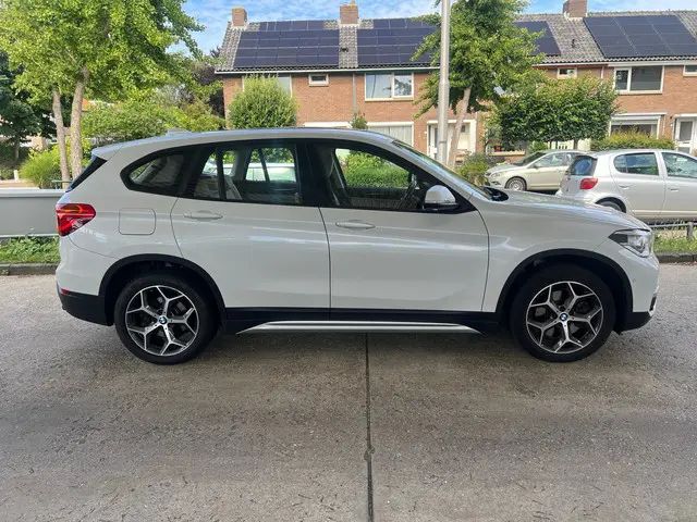 BMW X1 XDrive25i PANO,AUTOMAAT,PDC 2017 Benzine 5