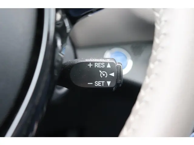 Toyota Yaris 1.5 Hybrid Bi-Tone, 2017 Hybride Benzine 22