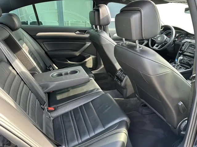 Volkswagen Passat 1.4 TSI R-Line / Pano / Leder 2016 Benzine 18
