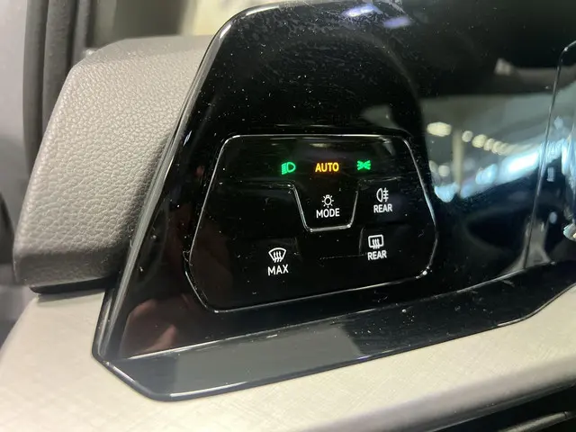 Volkswagen Golf 1.0 eTSI 110pk DSG Life 2024 Benzine 15