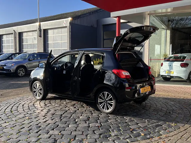 Mitsubishi Space Star 1.2 Life Edition 2018 Benzine 18