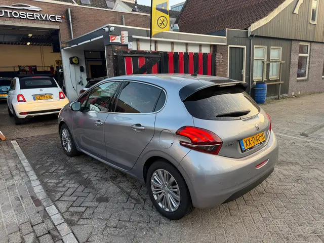 Peugeot 208 1.2 PureTech Allure 2019 Benzine 4