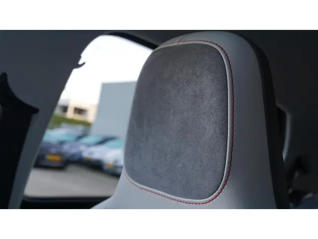 Volkswagen up! 1.0 TSI 90PK BMT up! Beats 2017 Benzine 48