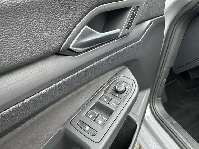 Volkswagen Golf 1.5 eTSI 150PK DSG Style 2023 Benzine 22