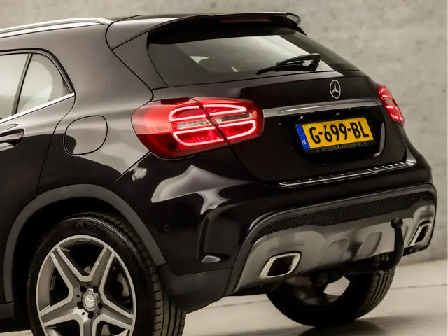 Mercedes-Benz GLA 200 AMG Sport 2015 Benzine 13