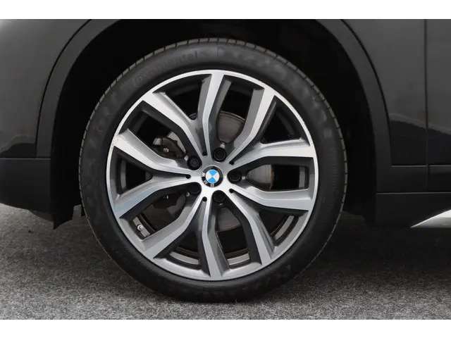 BMW X1 sDrive18i Centennial High Executive 2016 Benzine 24