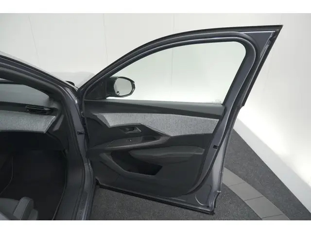 Peugeot 5008 HYbrid 145 e-DCS6 GT 2025 Hybride Benzine 58