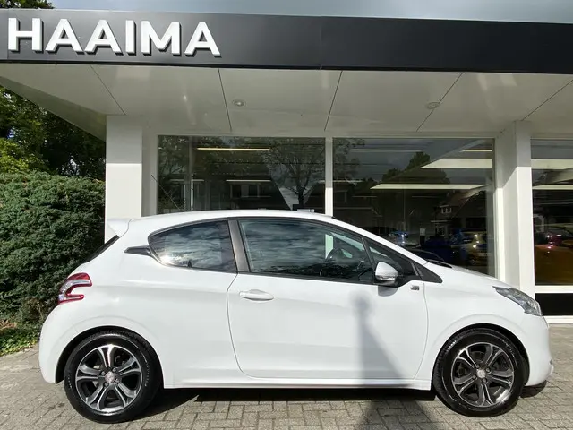 Peugeot 208 1.2i 82pk Active 2013 Benzine 2