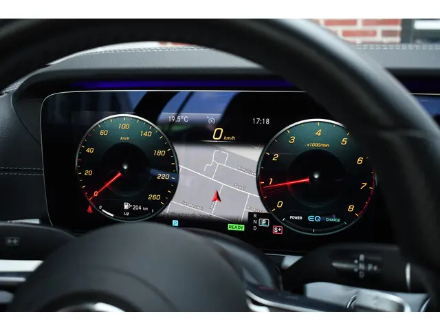 Mercedes-Benz E-Klasse Coupé 200 AMG Line 2020 Benzine 36
