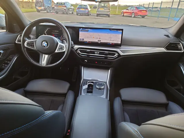 BMW 3 Serie Touring 320i 2023 Benzine 3