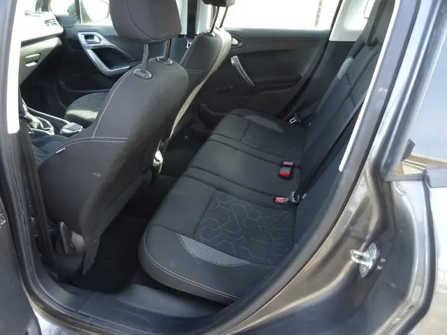 Peugeot 2008 1.2 PureTech Blue Lion 2017 Benzine 10