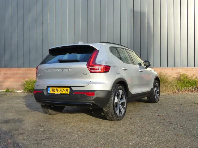 Volvo XC40 B4 Plus Dark 2025 Benzine 4