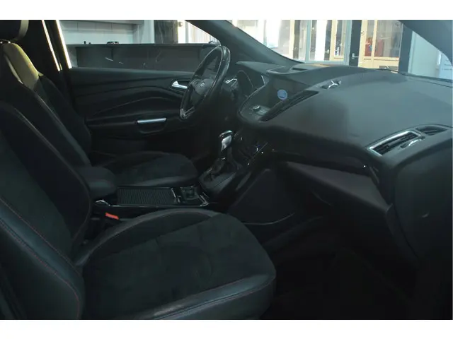 Ford Kuga 1.5 EcoBoost Vignale 2018 Benzine 10