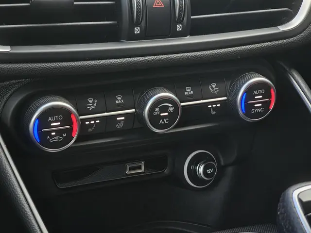 Alfa Romeo Giulia 2.0 T 280PK 4WD Veloce 2023 Benzine 12