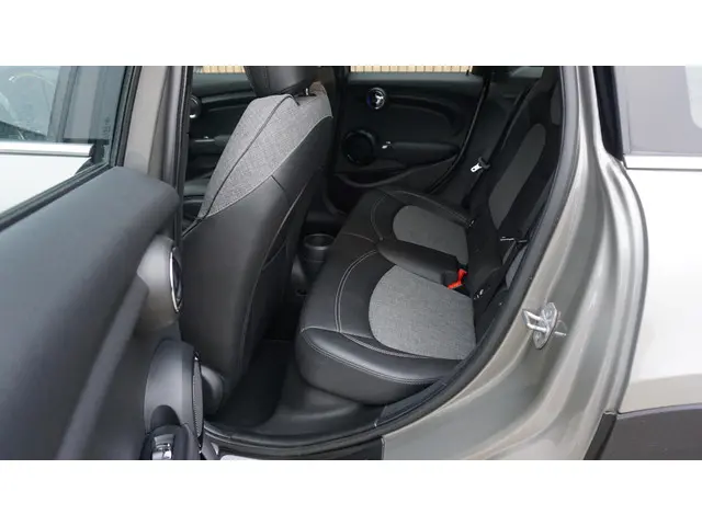 MINI Cooper 1.5 136pk Automaat 5Drs Chili 2018 Benzine 29