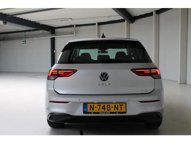 Volkswagen Golf 1.0 eTSI Life DSG 2021 Hybride Benzine 8