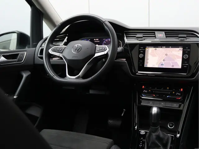 Volkswagen Touran 1.5 TSI Highline 7-zits 2023 Benzine 21