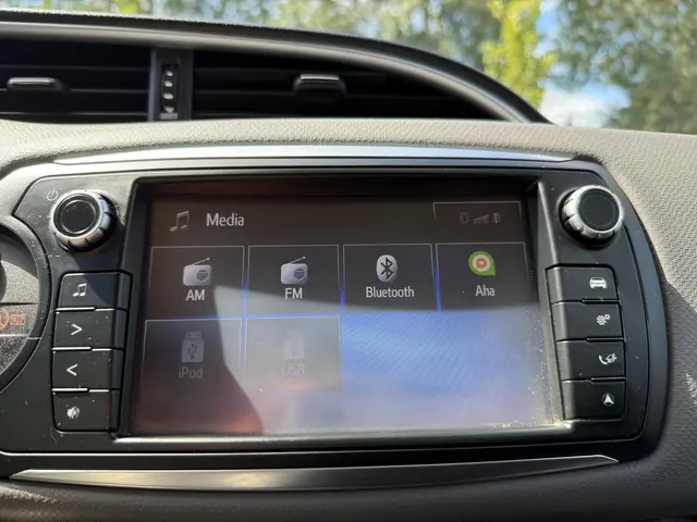 Toyota Yaris 1.5 Hybrid Dynamic 2015 Hybride Benzine 25