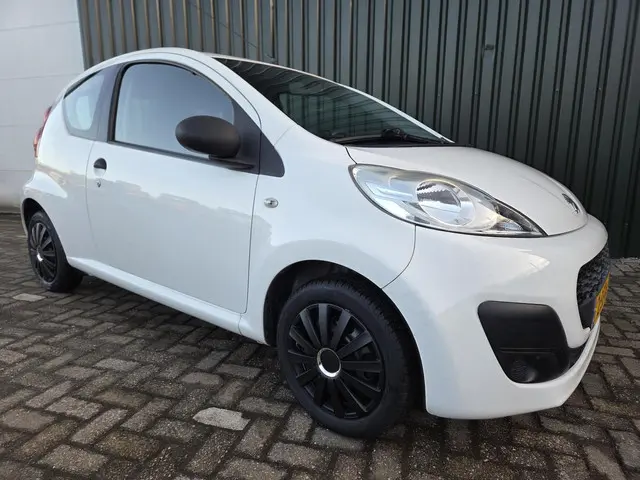 Peugeot 107 1.0 Access AIRCO 63000 km !!! 2013 Benzine 8