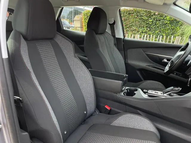 Peugeot 3008 1.2 Première AUTOMAAT, trekhaak. 2017 Benzine 12