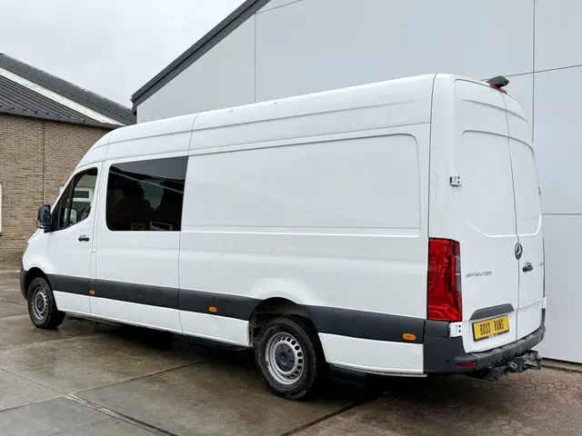 Mercedes-Benz Sprinter 2