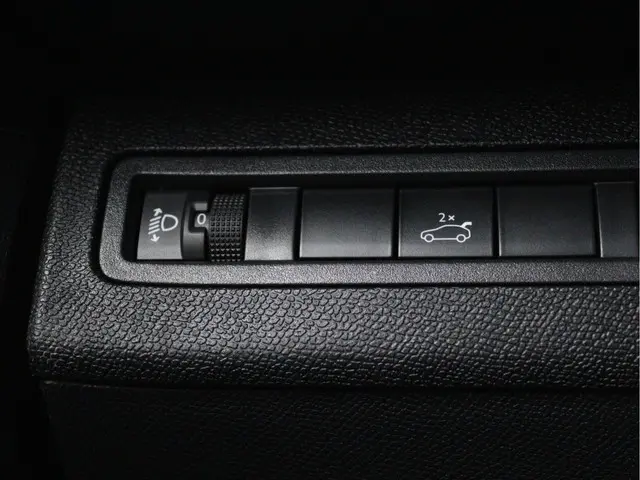 Peugeot 3008 1.6 e-THP Premium 2018 Benzine 34