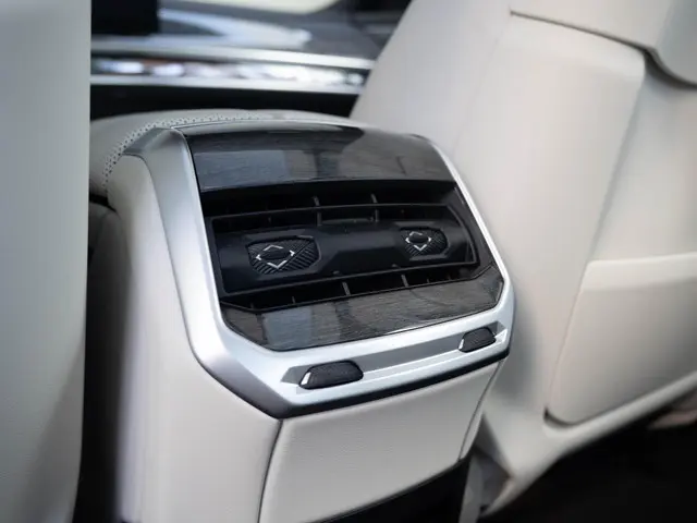 BMW 7 Serie Sedan M760e xDrive 2023 Hybride Benzine 46