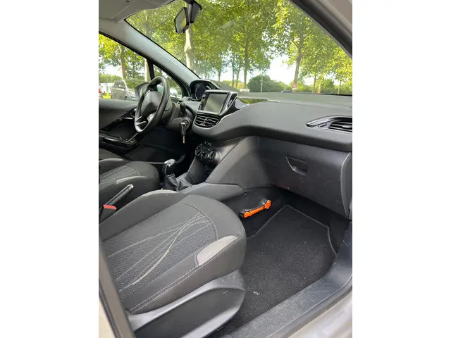 Peugeot 208 1.2 VTi Active 2013 Benzine 11