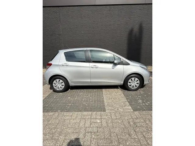 Toyota Yaris 1.0 Vvt-i 5-DRS 2014 Grijs 2014 Benzine 3