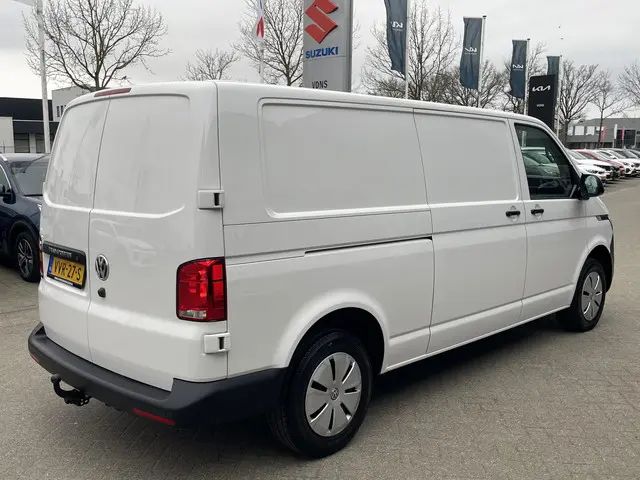 Volkswagen Transporter 2.0 TDI L2H1 28 2023 Diesel 7