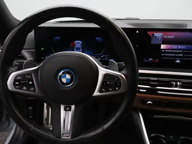 BMW 3 Serie Sedan 330e 2023 Hybride Benzine 8