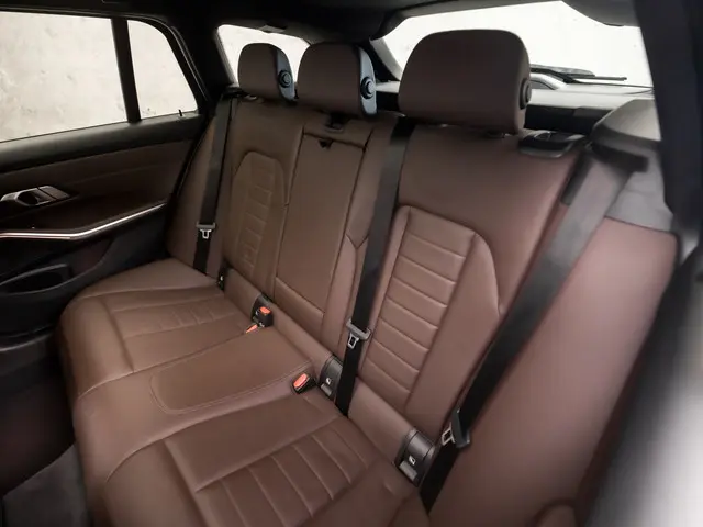 BMW 3 Serie Touring 318i M Sport 2021 Benzine 15