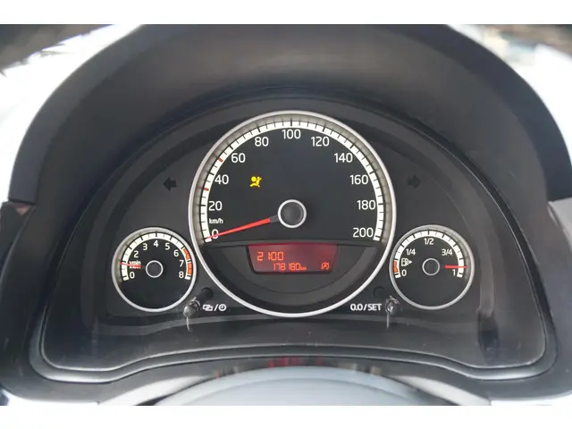 Volkswagen up! 1.0 cheer up! BlueMotion 2013 Benzine 27