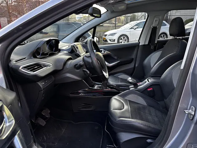 Peugeot 2008 1.2 PureTech Allure 2015 Benzine 9