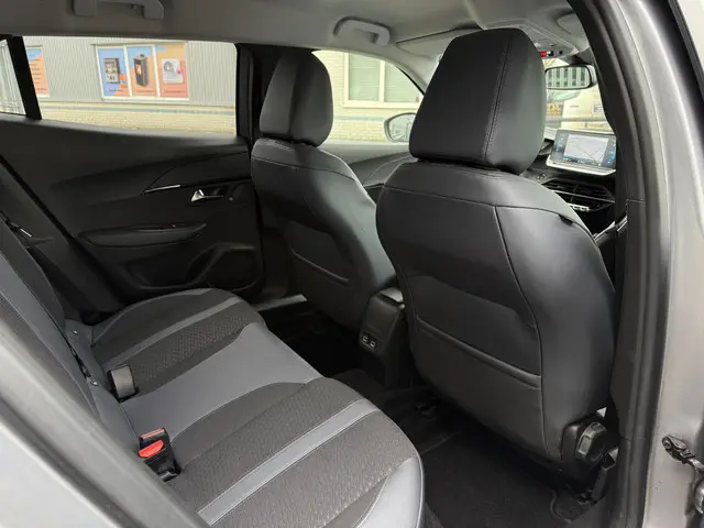 Peugeot e-2008 Aut. EV Allure 50kWh 2020 Elektrisch 15