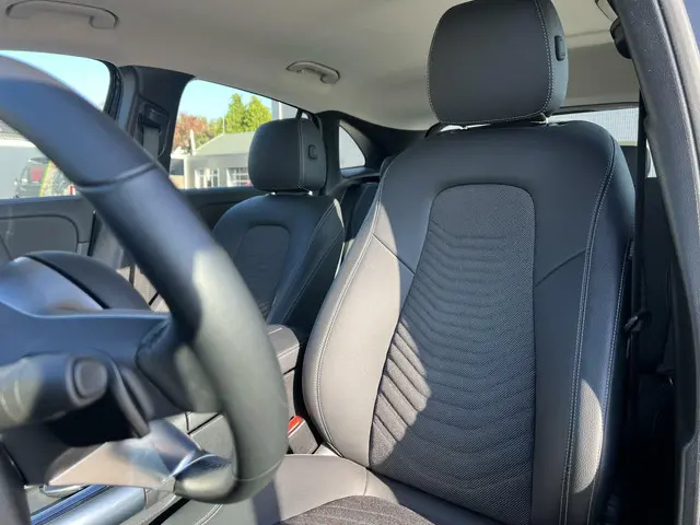 Mercedes-Benz GLA 250 e Luxury Line 2023 Hybride Benzine 6