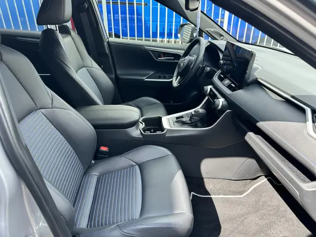 Toyota RAV4 2.5 Hybrid Bi-Tone - Style 2024 Hybride Benzine 6