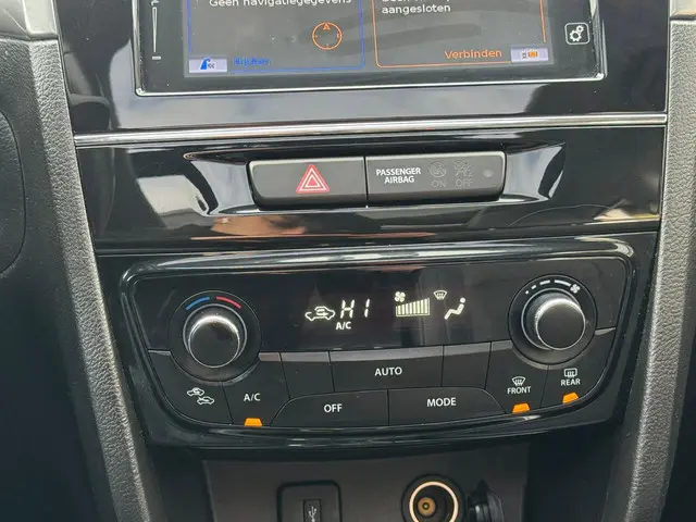 Suzuki Vitara 1.6 High Executive 2016 Benzine 14