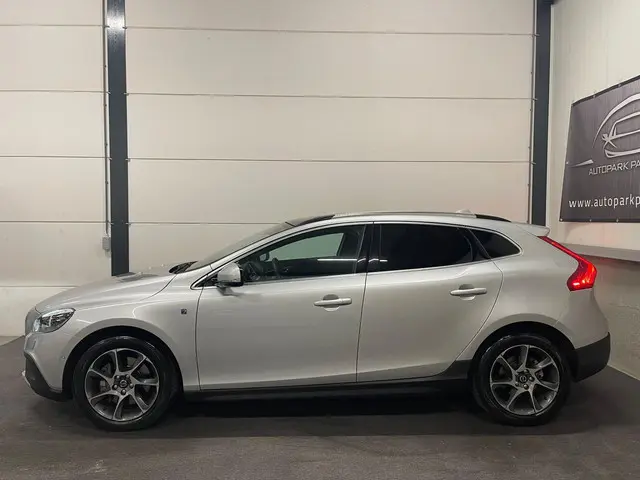 Volvo V40 Cross Country 2.0 D2 Summum 2016 Diesel 2