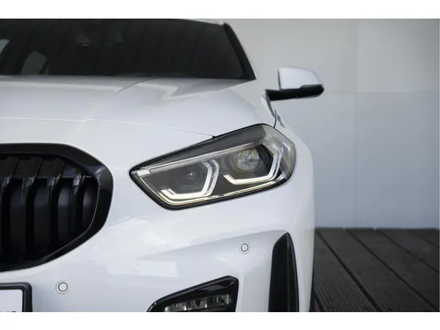 BMW 1 Serie 5-deurs 118i 2024 Benzine 52