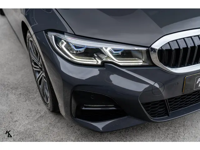 BMW 3 Serie 320i High Executive Edition 2020 Benzine 63