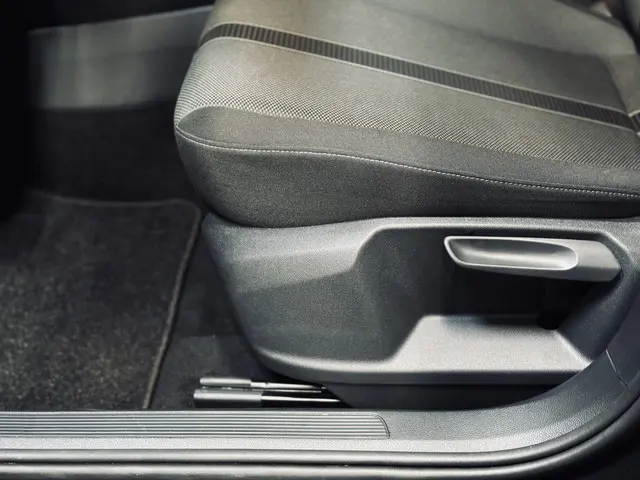 Volkswagen T-Roc 1.5 TSI Oranje Edition 2024 Benzine 12