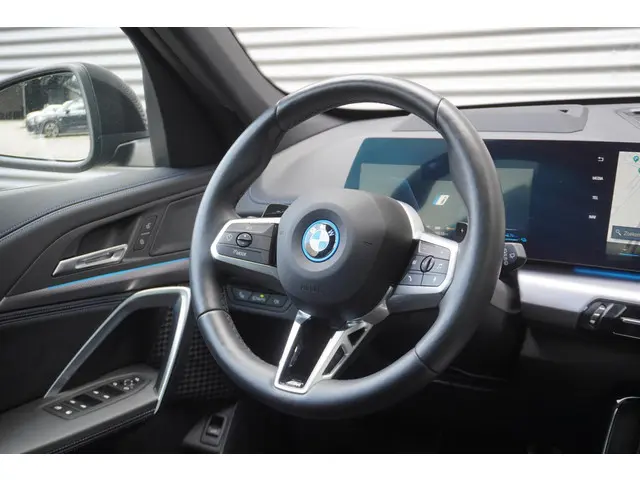 BMW X1 xDrive25e 2025 Hybride Benzine 13