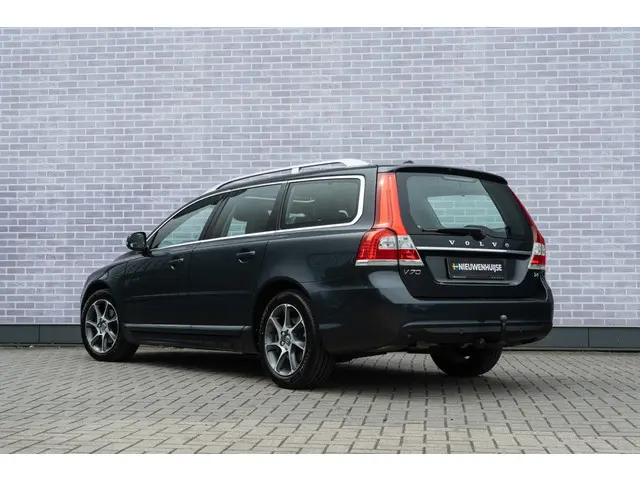Volvo V70 2.0 T4 Polar+ Luxury 2016 Benzine 2