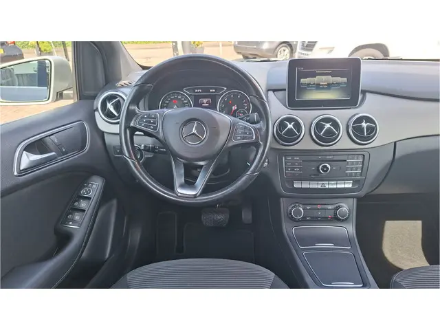 Mercedes-Benz B-Klasse 180 2015 Benzine 9