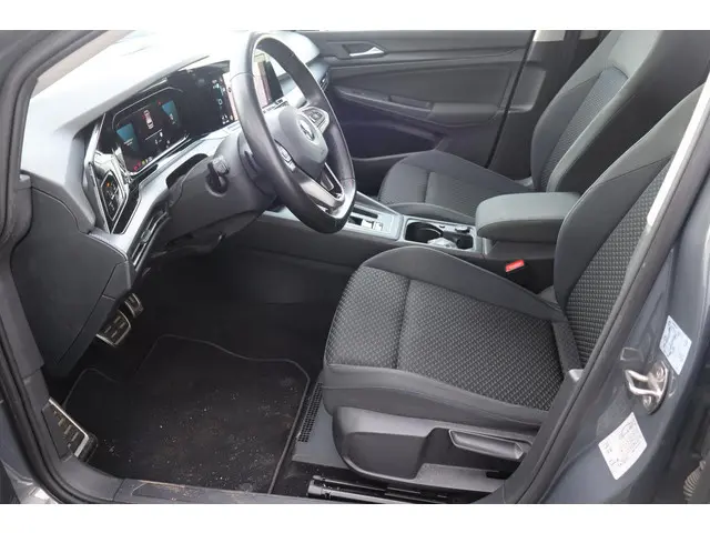 Volkswagen Golf 1.0 eTSI Life Business 2020 Benzine 18