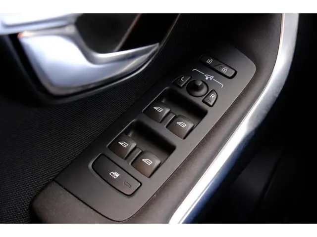 Volvo V40 2.0 T2 Momentum Navi|Clima|LMV 2016 Benzine 19