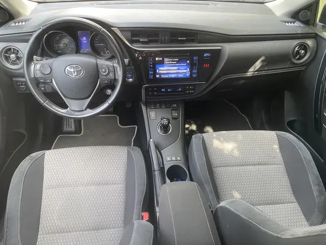 Toyota Auris 1.8 Hybrid Dynamic 2018 Hybride Benzine 8