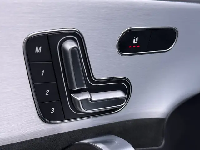 Mercedes-Benz CLA 250 e AMG line 2025 Hybride Benzine 13