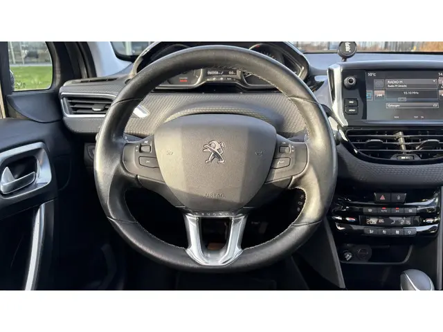Peugeot 2008 1.2 PureTech Allure 2016 Benzine 12